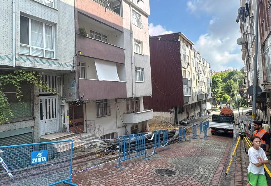 İnşaat Temel Kazısı Sırasında Binalara Hasar Verdi: 4 Bina Boşaltıldı
