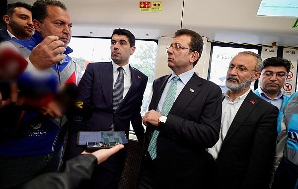Ekrem İmamoğlu, 420 yolcu kapasiteli, yüzde 100 elektrikli çevre dostu metrobüsün test sürüşüne tanık oldu – GÜNDEM