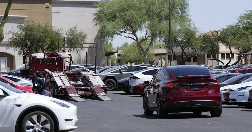 Tesla, Çin'deki 1,68 milyon aracını geri çağırıyor