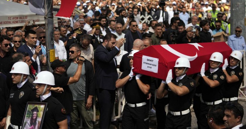 Batı Şeria'da İsrail tarafından öldürülen aktivist Ayşenur Ezgi Eygi'nin cenaze töreni Aydın'da düzenlendi.