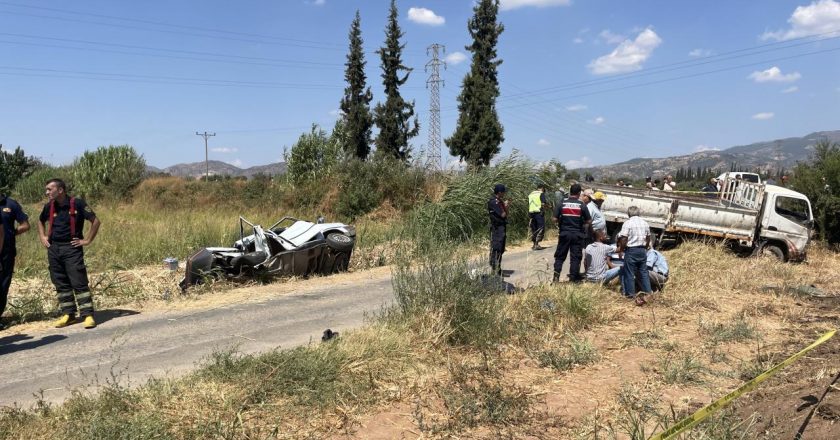 Aydın'da kamyonet otomobille çarpıştı: 1 ölü, 6 yaralı