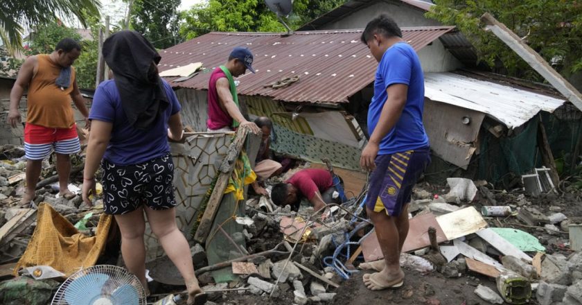 Filipinler'de yaşanan sel ve toprak kaymalarında en az 126 kişi hayatını kaybetti