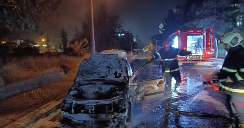 Şanlıurfa’da hareket halindeki otomobil yandı