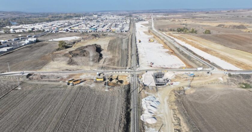 Edirne’yi İstanbul’a bağlayacak yüksek hızlı demiryolu hattında çalışmalar sürüyor