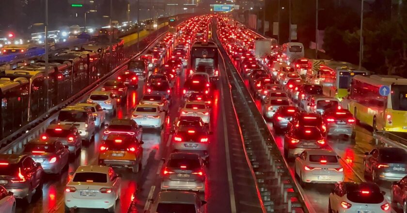 İstanbul’da trafik yoğunluğu yüzde 90’a ulaştı.