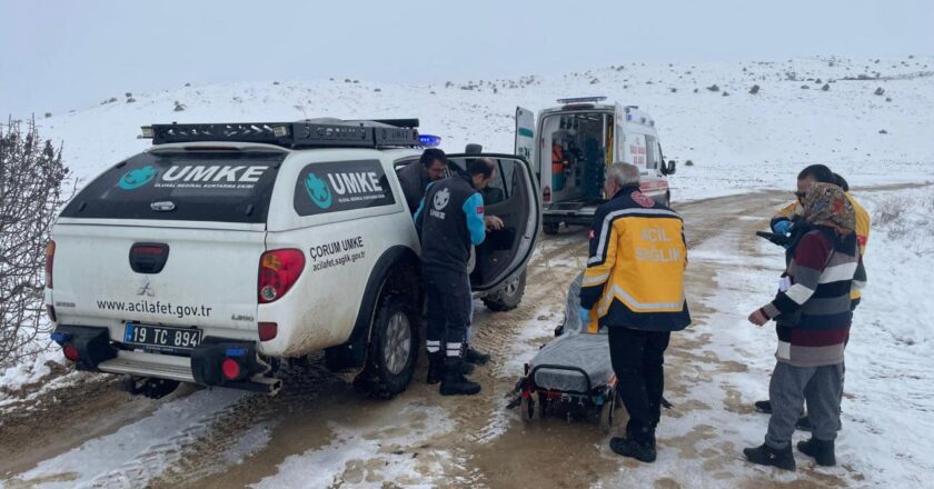 Umke ekibi köyde hapsolmuş hastaya ulaştı