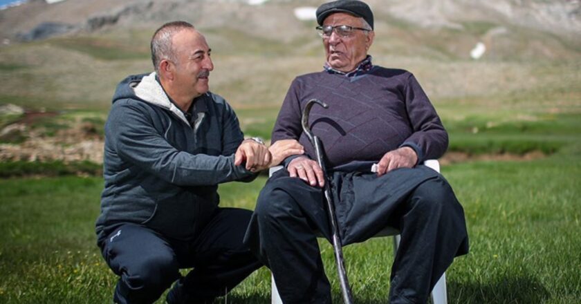 Mevlüt Çavuşoğlu’nun Acı Gün: Peder Osman Çavuşoğlu hayatını kaybetti – son dakika Türkiye Haberleri