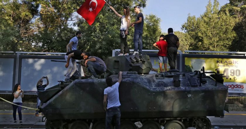 15 Temmuz’daki darbe girişimine ilişkin iddia edilen rapor için 61 aktif asker tutuklandı