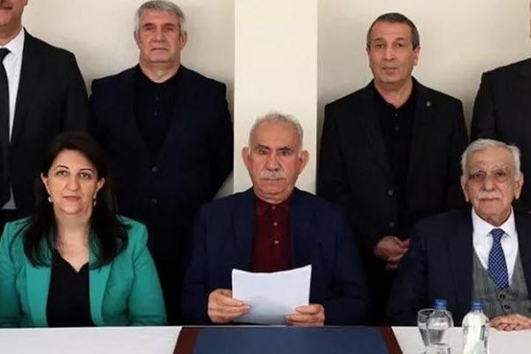 PKK’nın sona ermesinden sonra, terörist Öcalan tarafından “Kardeşlik” mesajı: “Tuzakları ve mayınları bir tane için temizleyelim”
