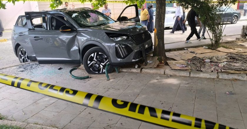 Diyarbakir’da’nın arabası hastanenin önünde bekleyen kalabalığa dalmış: 1 ölü, 1 yaralı – son dakikanın trürkiye haberleri