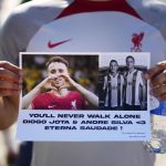 Binlerce kişi Liverpool’dan Diogo Jota’ya ve kardeşi Andre Silva’ya son gezisini göndermek için bir araya geldi.