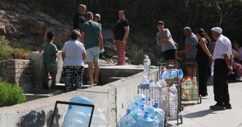 Ozmir’de su krizi: Boğa çeşmelerde eğitildi