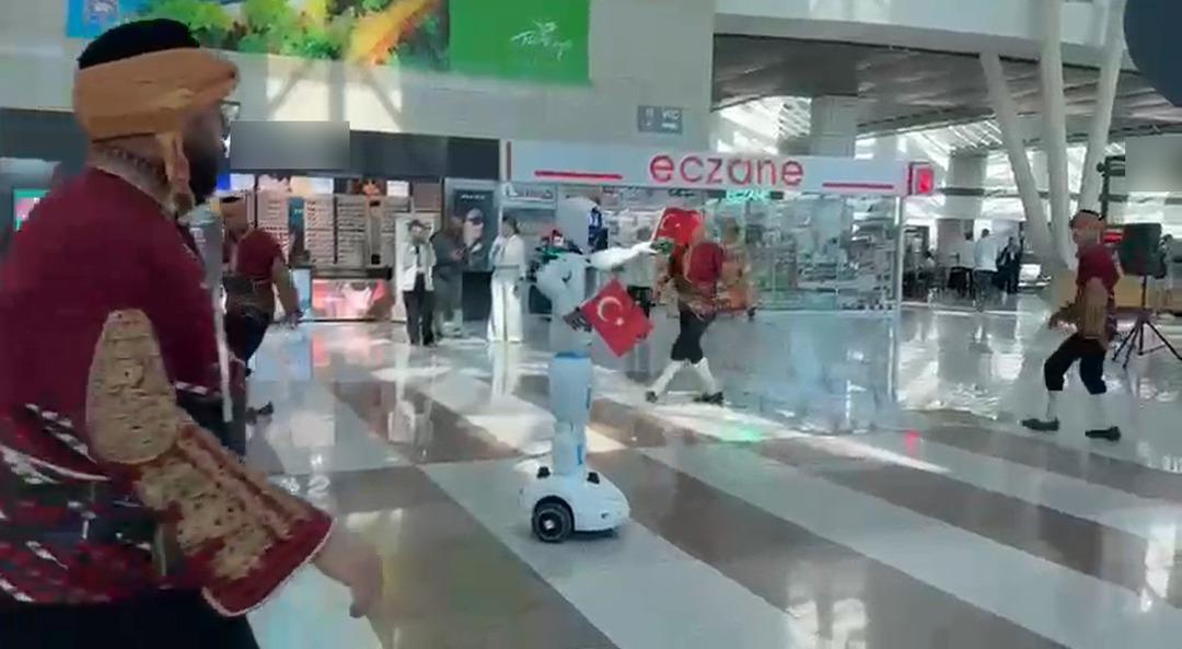 Esenboğa Havaalanı'nda ilginç görüntü! Halk gözlerine inanamadı, büyük ilgi gördü 3