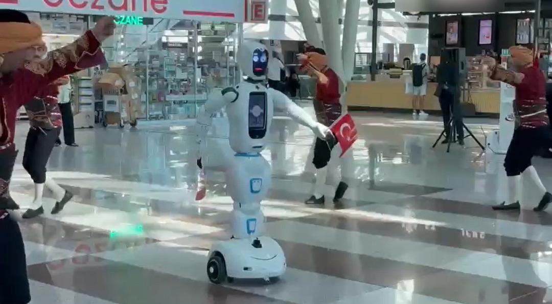 Esenboğa Havaalanı'nda ilginç görüntü! Halk gözlerine inanamadı, büyük ilgi gördü 2