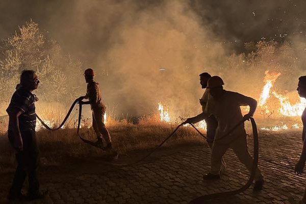 Antalya ve Mukla’daki orman yangınları! Alevler mahalleleri çevreledi, evlerde yaygın …