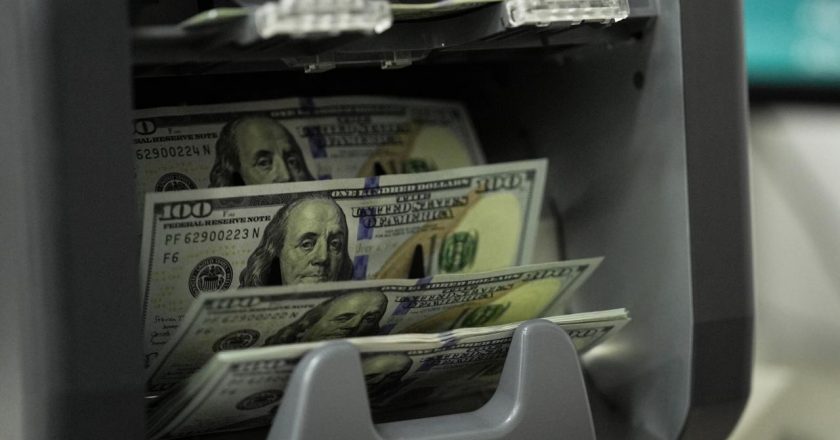 Finans sektörü dışındaki şirketlerin değişikliklerinin net açığı Temmuz ayında azaldı