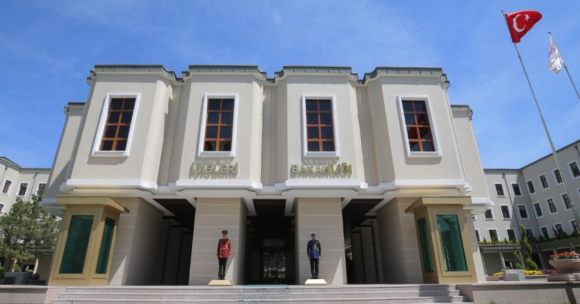 İçişleri Bakanlığı Mabel Matiz şarkıcısında suç şikayeti