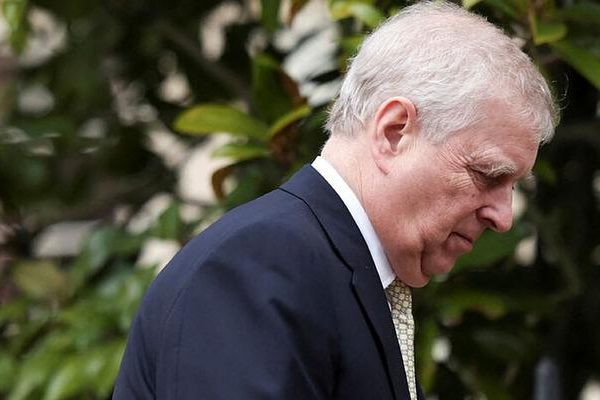 Prens Andrew, Kral Charles’la görüştükten sonra kraliyet unvanlarından vazgeçti! Epstein iddiaları ve skandallarıyla gündeme geldi