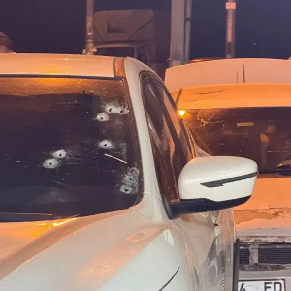 Silahlı kafe saldırısı: Mermiler araçlara çarptı! – Türkiye’den son dakika haberleri