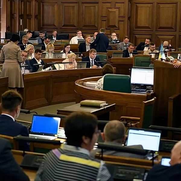 Letonya cumhurbaşkanı İstanbul Sözleşmesi’nden çekilme kararını Meclis’e erteledi