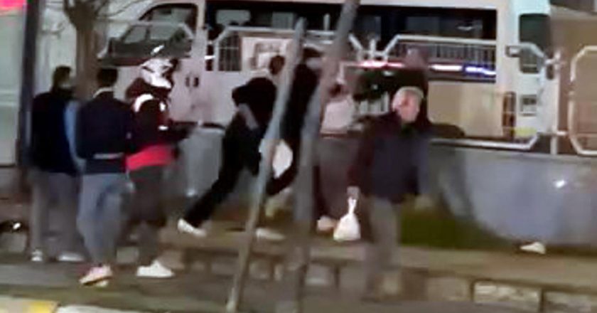 Kasklı Motokurye Arkadaşlarından Darbe Yedi