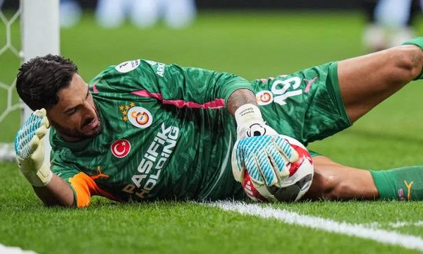 Fransa’da Galatasaraylı kaleciye alaycı saldırı!