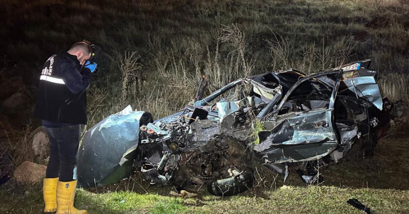 Şarampole yuvarlanan araçta 2 can kaybı yaşandı