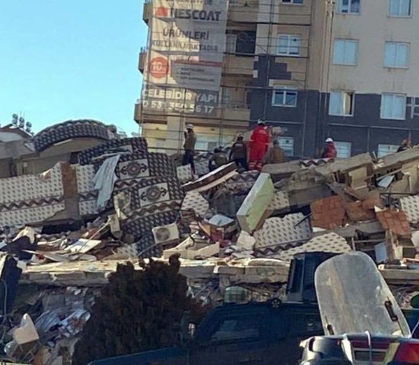 Gaziantep’teki Emre Apartmanı davasında 4 sanık serbest bırakıldı, 49 can kaybı yaşandı.