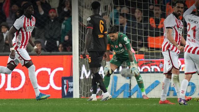 Galatasaray’a Samsun’da tarihi şok! Çalan şarkı olay oldu